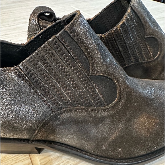 NWOT women’s Frye bootie metallic, distressed cowboy boots     size 9 5 - Picture 2 of 13